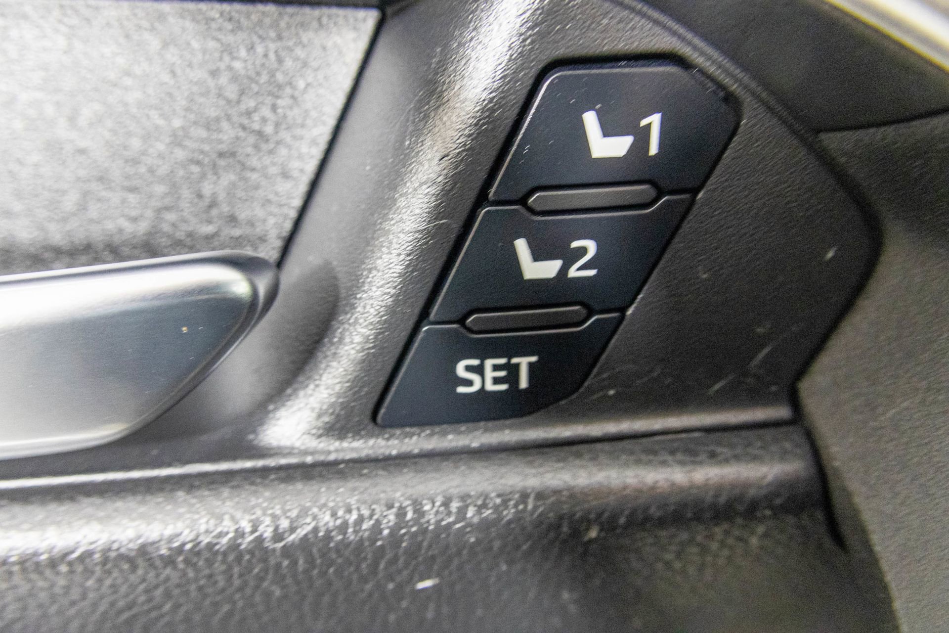 Used 2022 Toyota RAV4 XLE Premium image 34