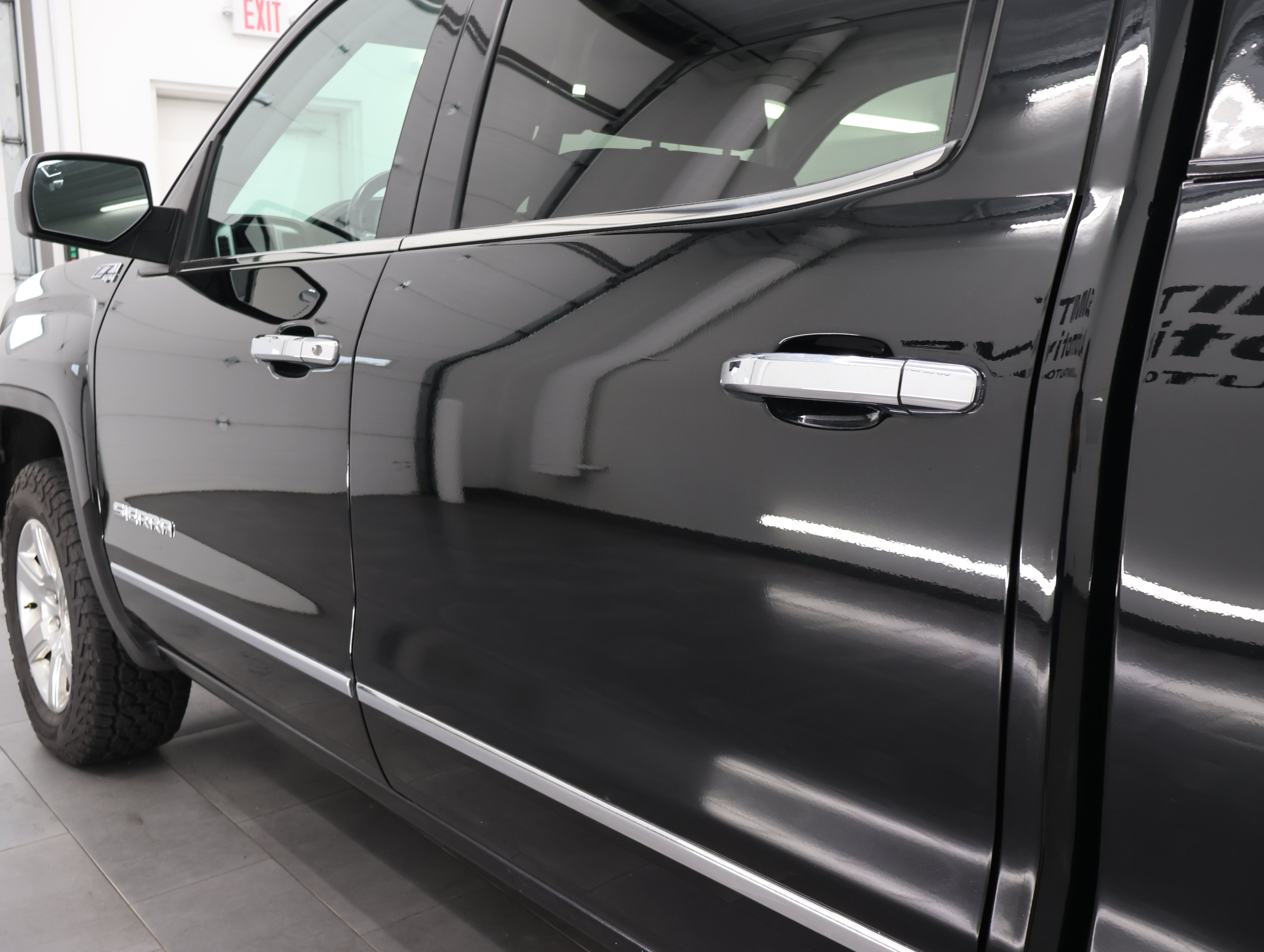 Used 2017 GMC Sierra 1500 SLT w/ Suspension Package, Off-Road AWD/4WD image 30