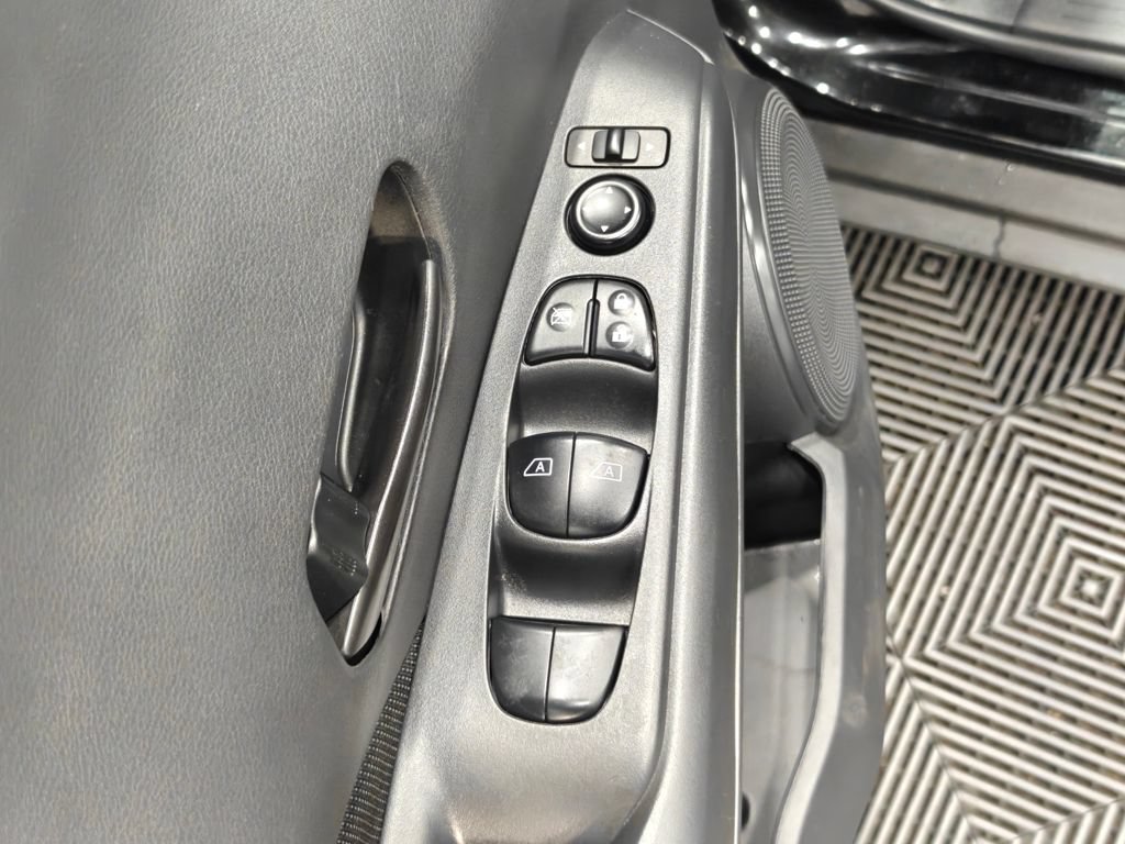 Used 2025 Nissan Kicks Play S FWD image 33