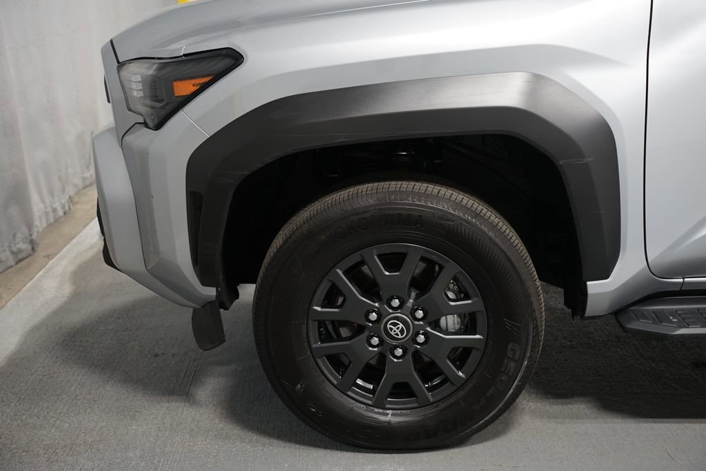 Certified 2025 Toyota 4Runner SR5 AWD/4WD image 5