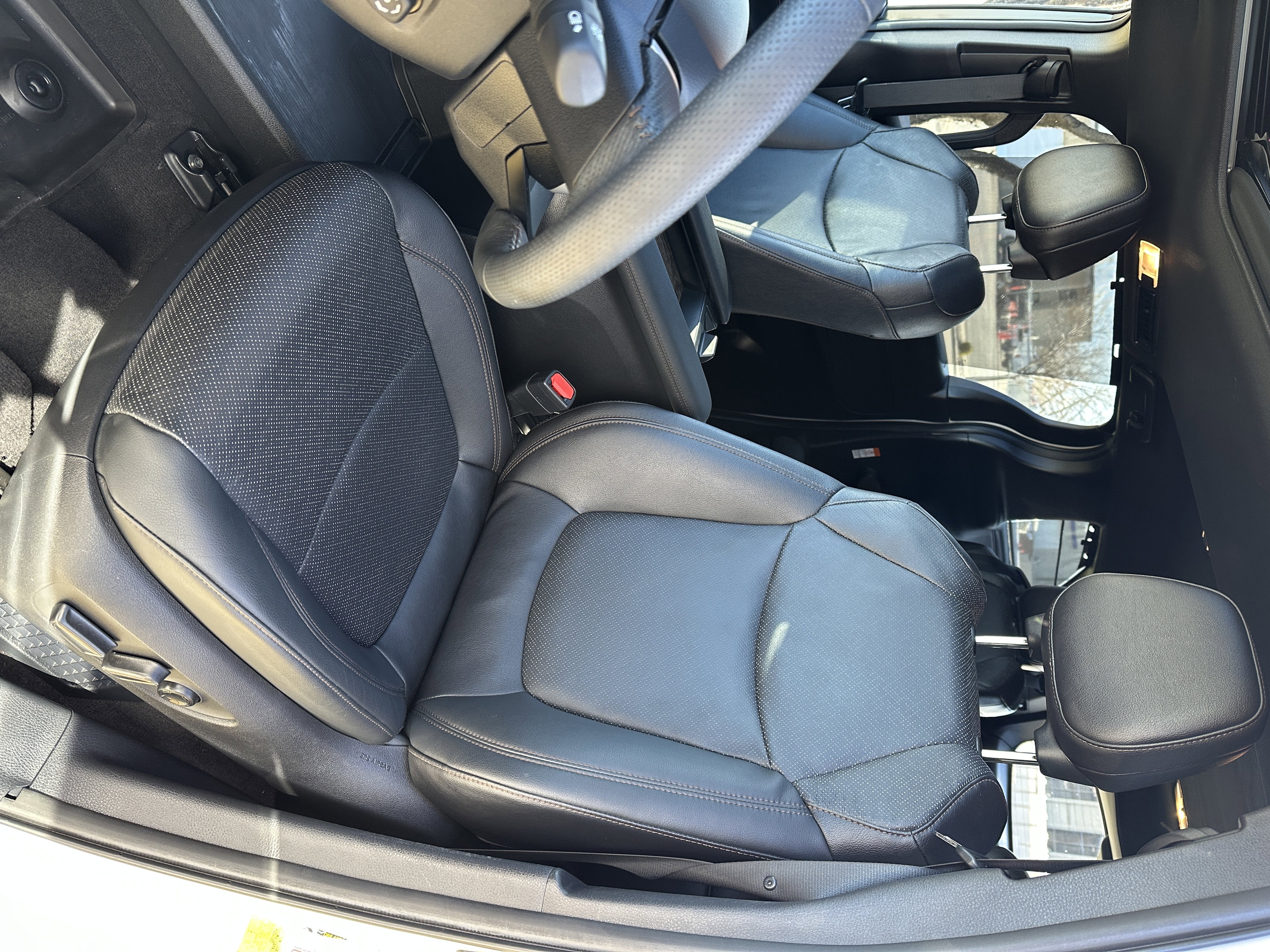 Used 2025 Toyota Sienna Limited image 18