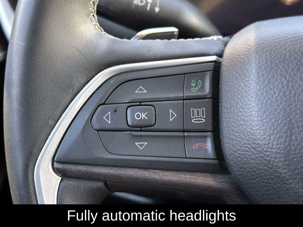 Used 2023 Jeep Grand Cherokee L Limited w/ Black Appearance Package image 23