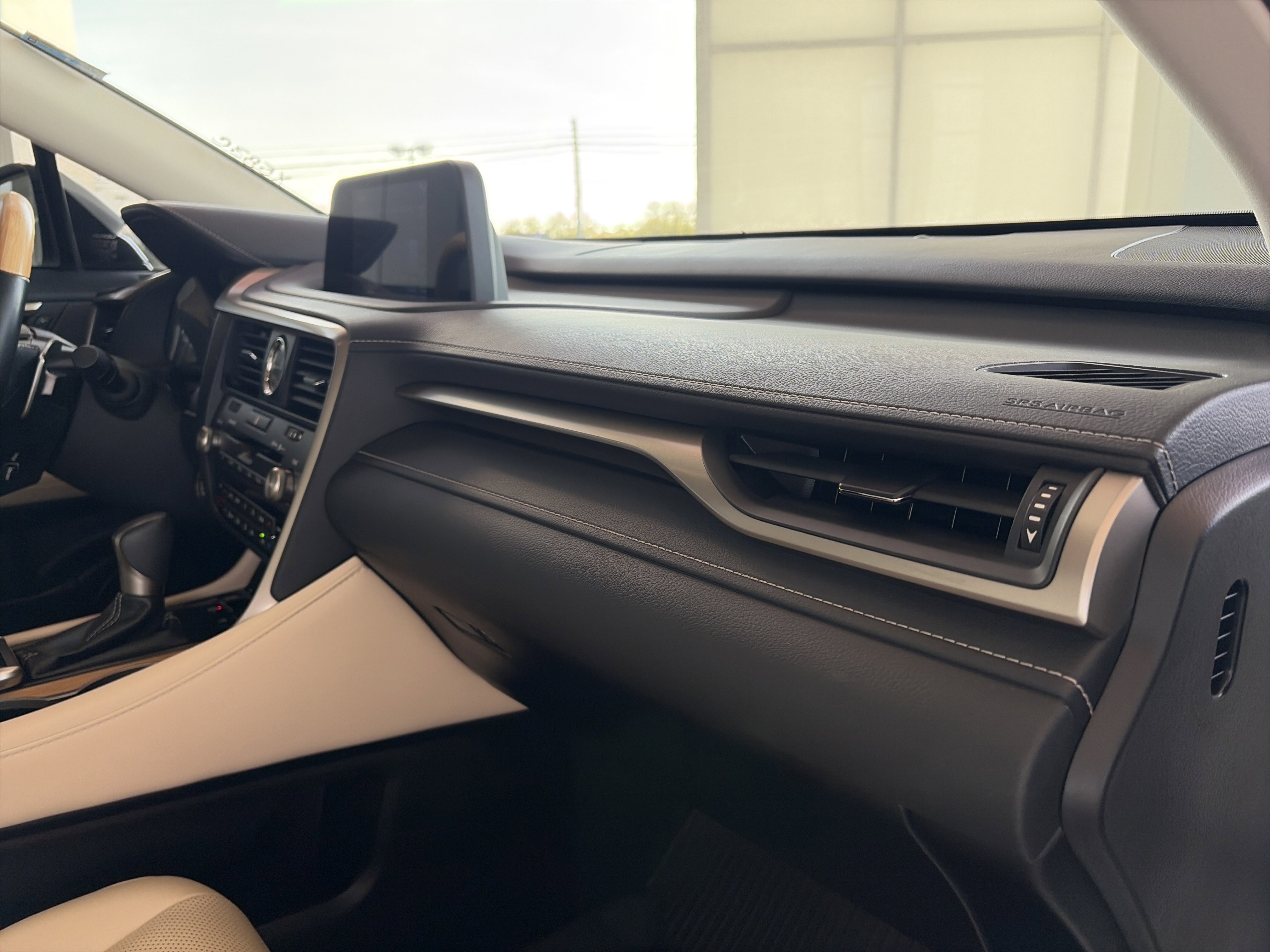 Used 2021 Lexus RX 350L Premium w/ Premium Package image 28