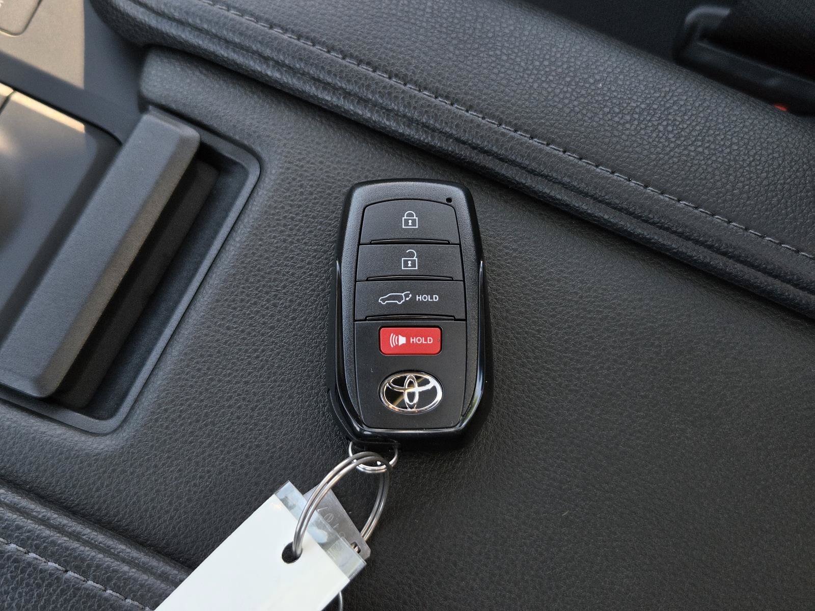 Used 2026 Toyota Grand Highlander FWD image 33