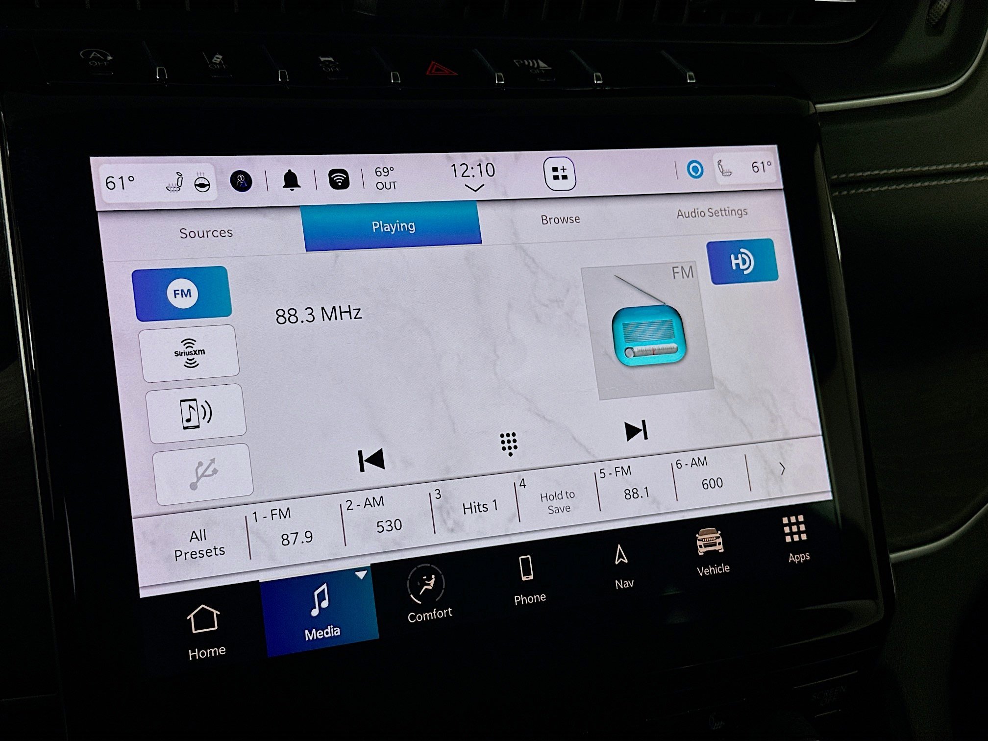 Used 2023 Jeep Grand Cherokee L Limited image 19