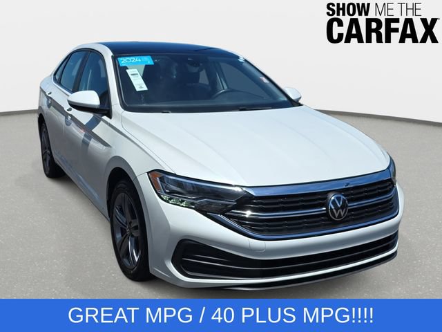 Used 2024 Volkswagen Jetta SE FWD image 3