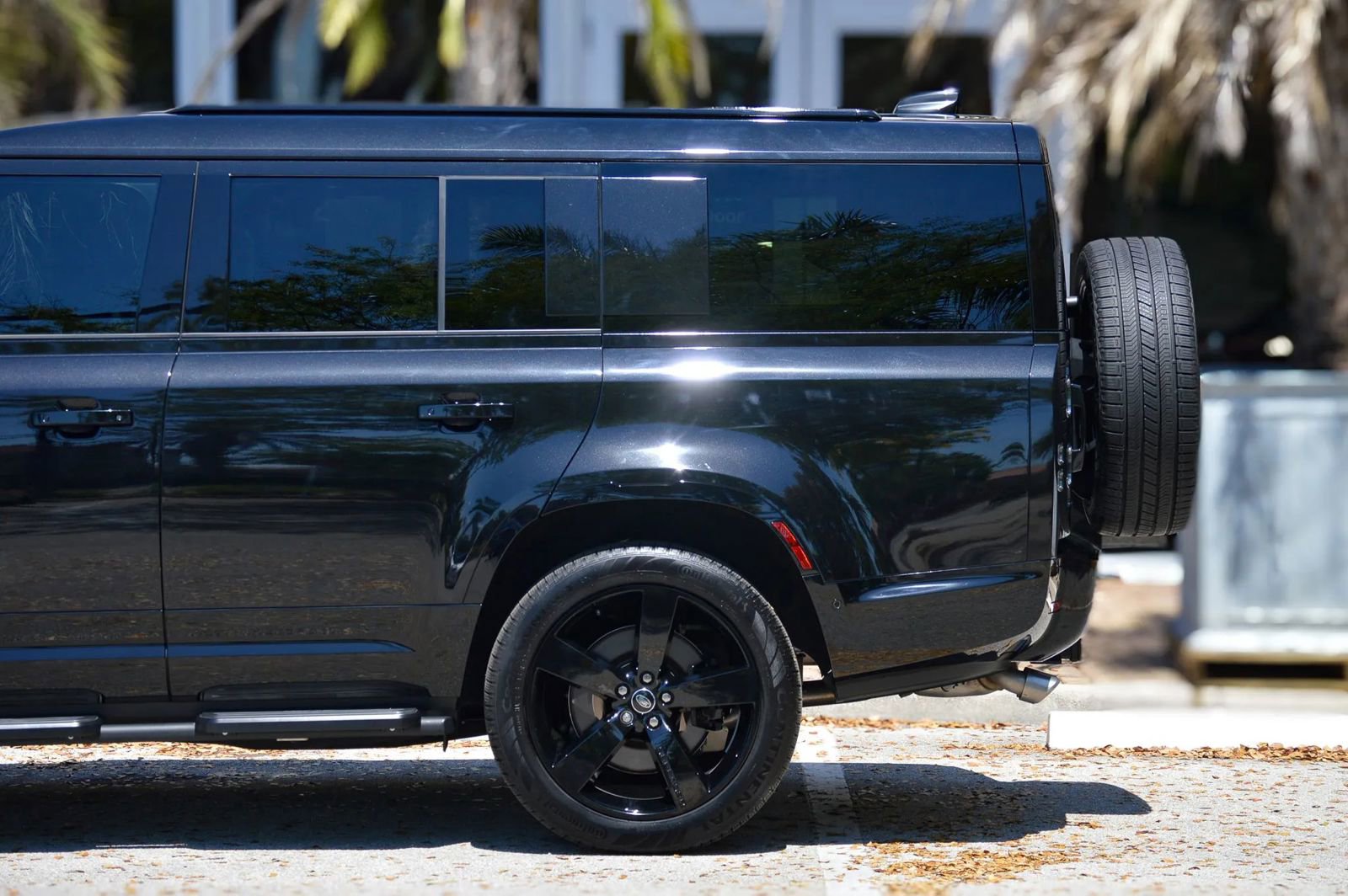 Used 2025 Land Rover Defender 130 V8 image 7