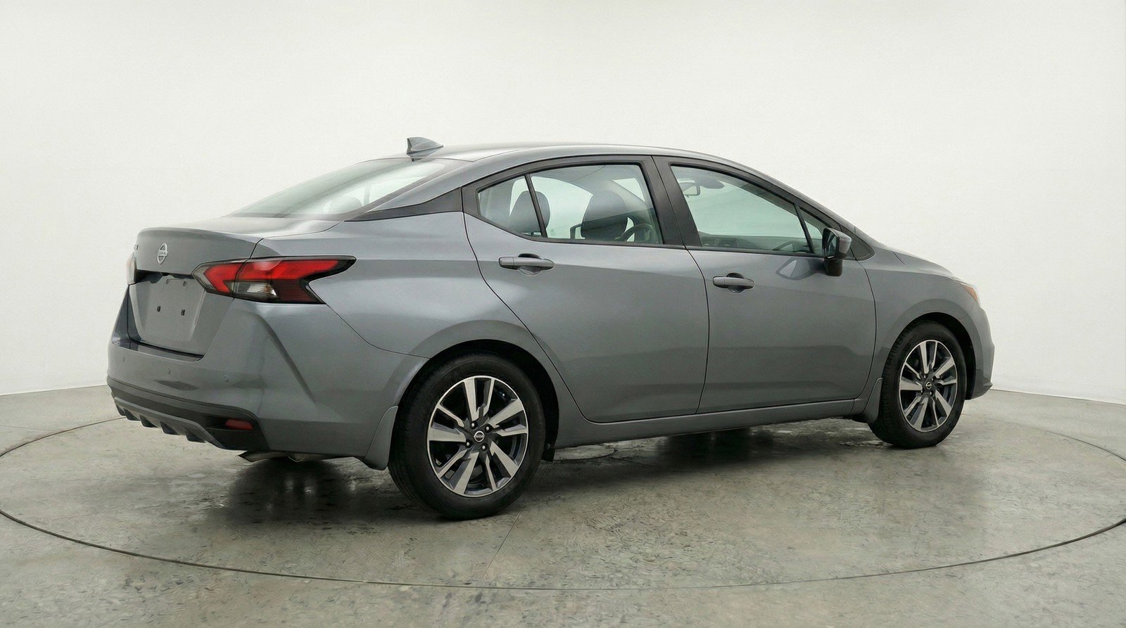 Used 2025 Nissan Versa SV image 9