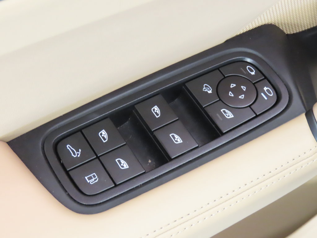 Certified 2025 Porsche Cayenne S AWD/4WD image 39
