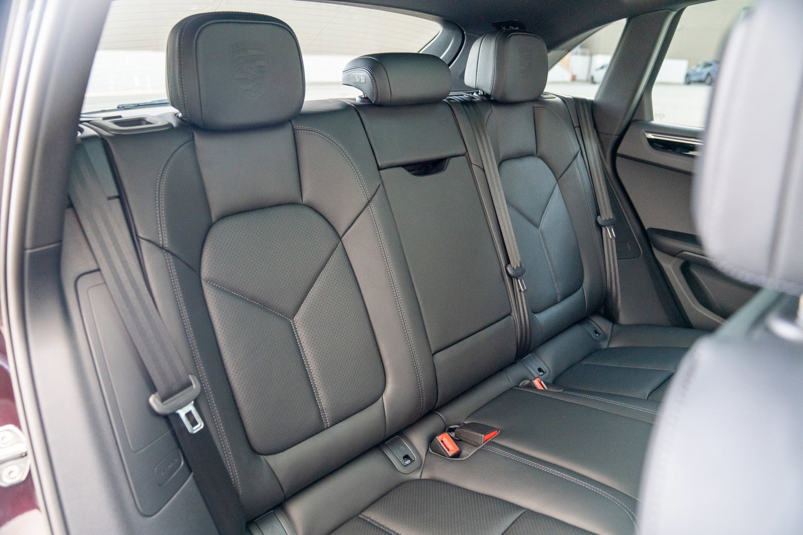 Certified 2025 Porsche Macan AWD/4WD image 21
