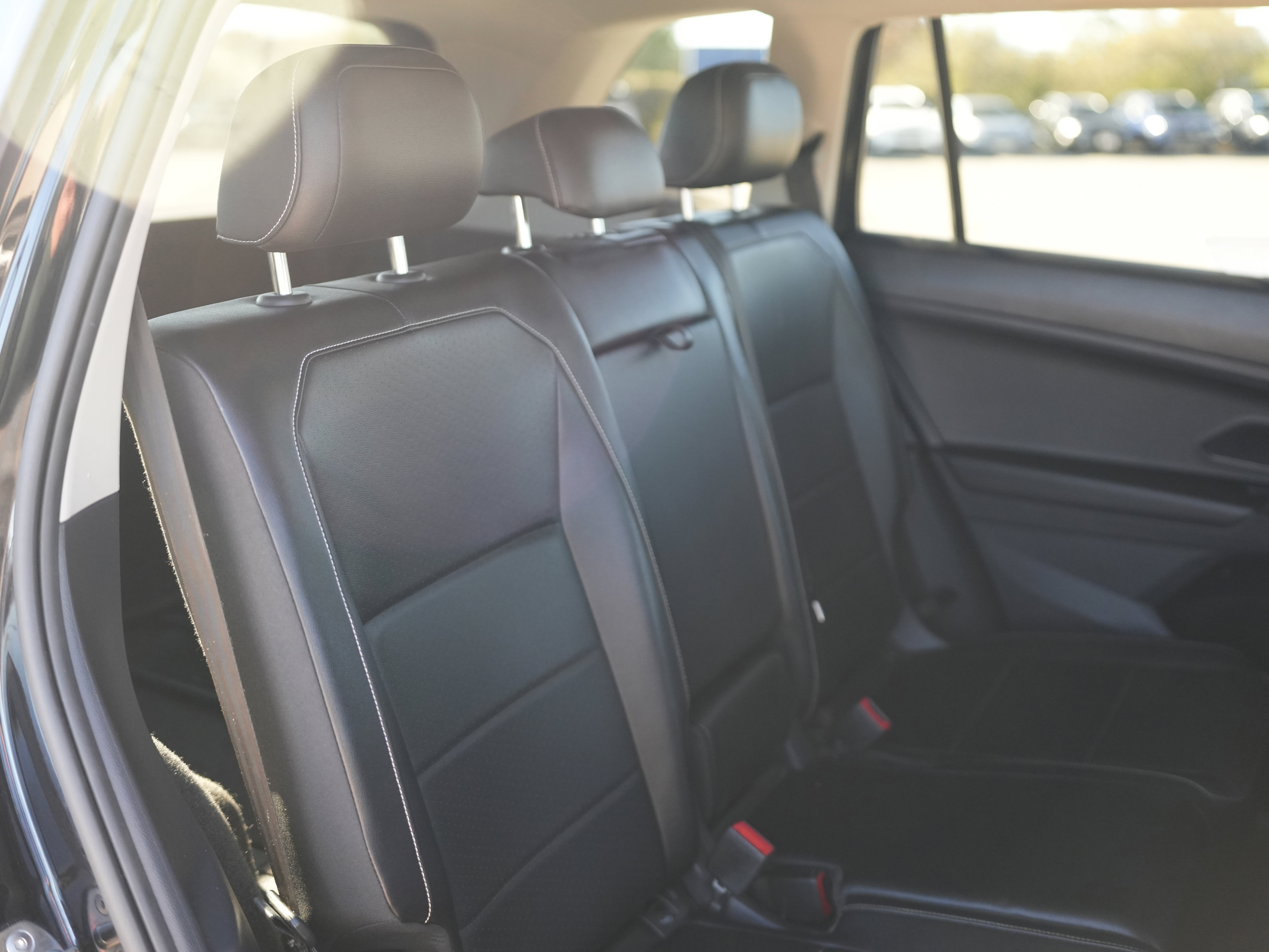 Used 2021 Volkswagen Tiguan SE w/ Panoramic Sunroof Package image 25