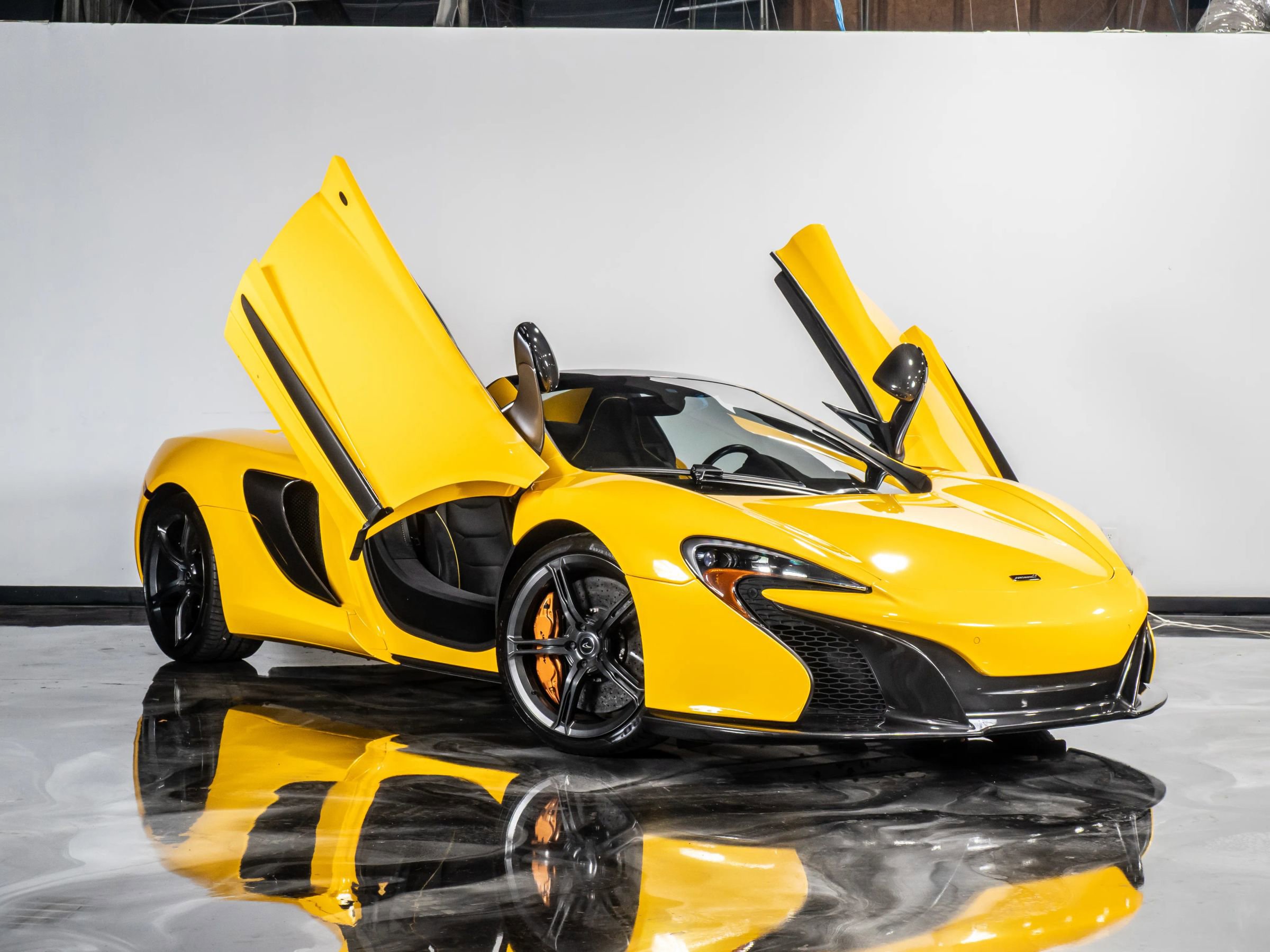 Used 2015 McLaren 650S Spider image 2
