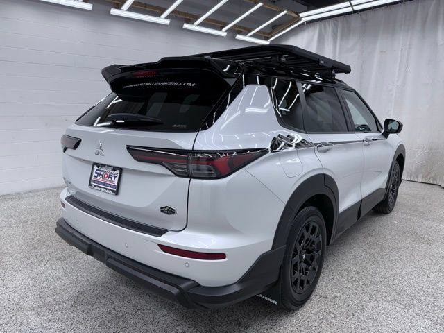 New 2026 Mitsubishi Outlander AWD image 2