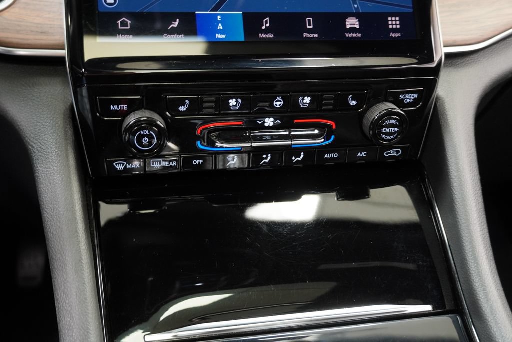 Certified 2021 Jeep Grand Cherokee L Summit w/ Luxury Tech Group V AWD/4WD image 38
