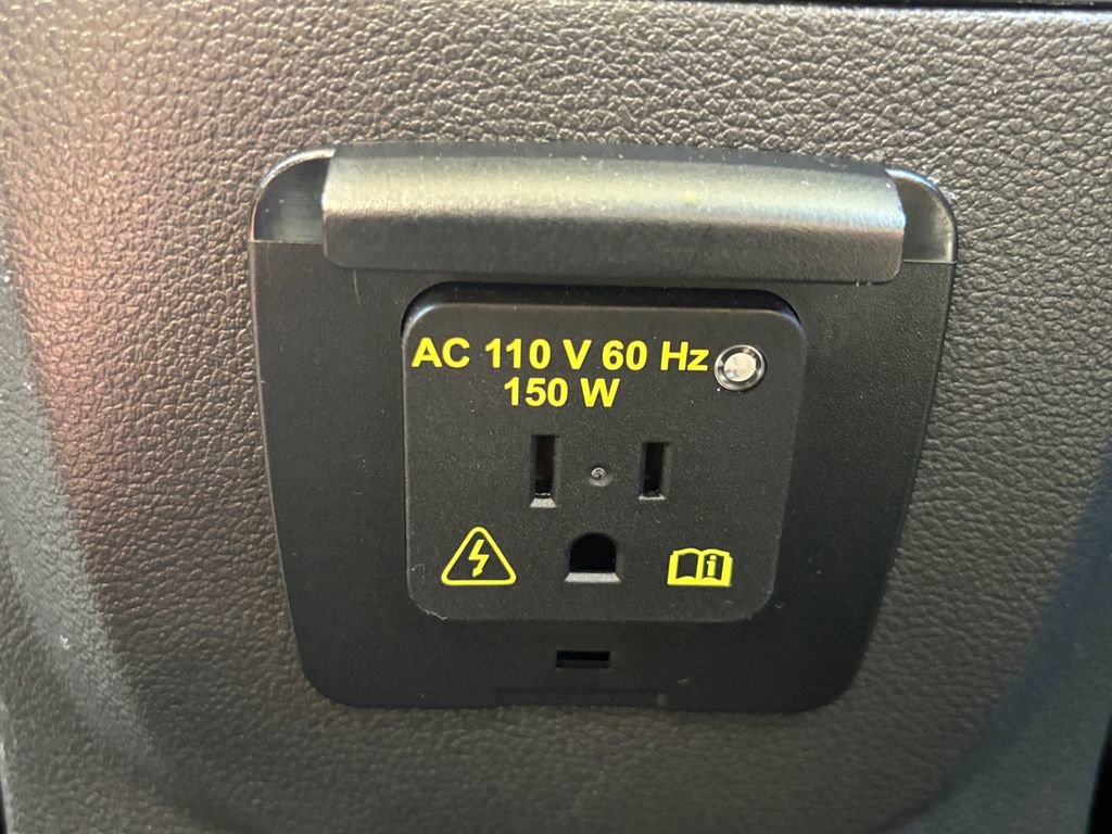 Used 2017 Ford Escape Titanium image 5