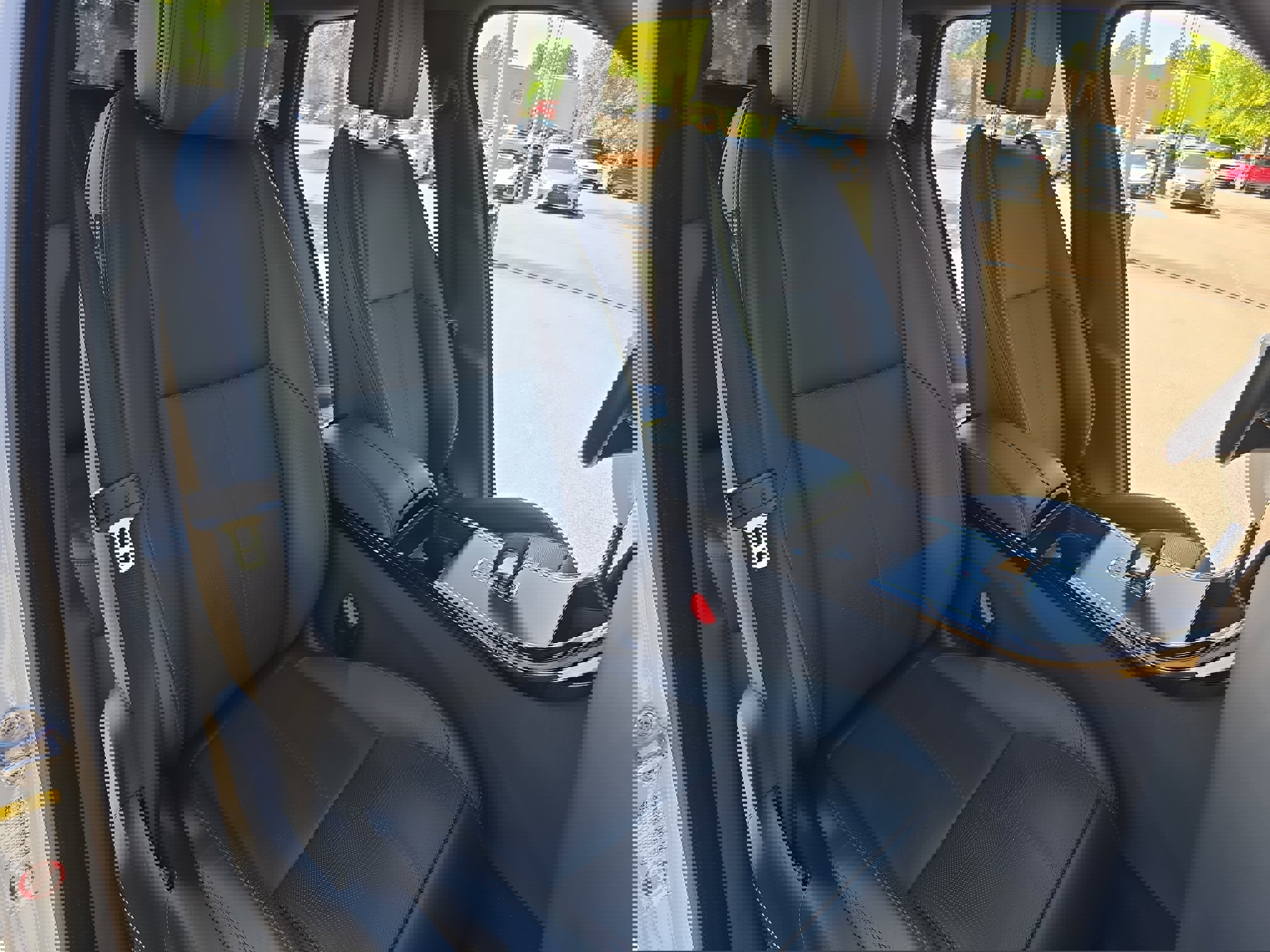 Certified 2025 Land Rover Range Rover Velar Dynamic HSE AWD/4WD image 10