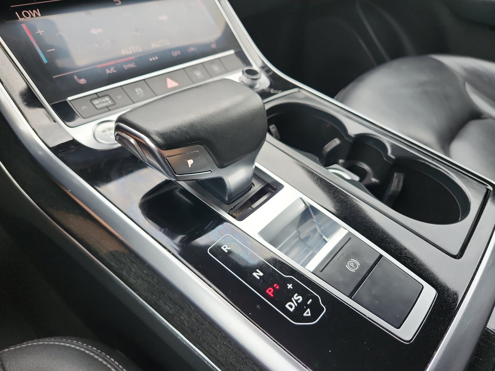 Used 2019 Audi Q8 Premium w/ Convenience Package AWD/4WD image 22