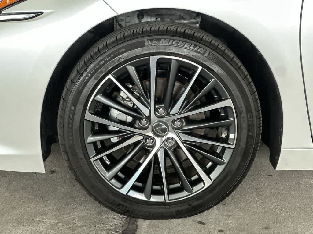 Used 2025 Lexus ES 350 w/ Premium Package FWD image 11