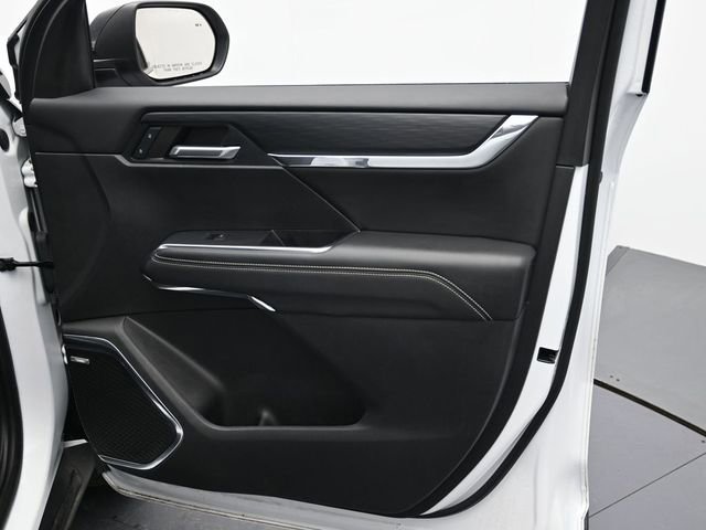 Used 2024 GMC Acadia Elevation image 30