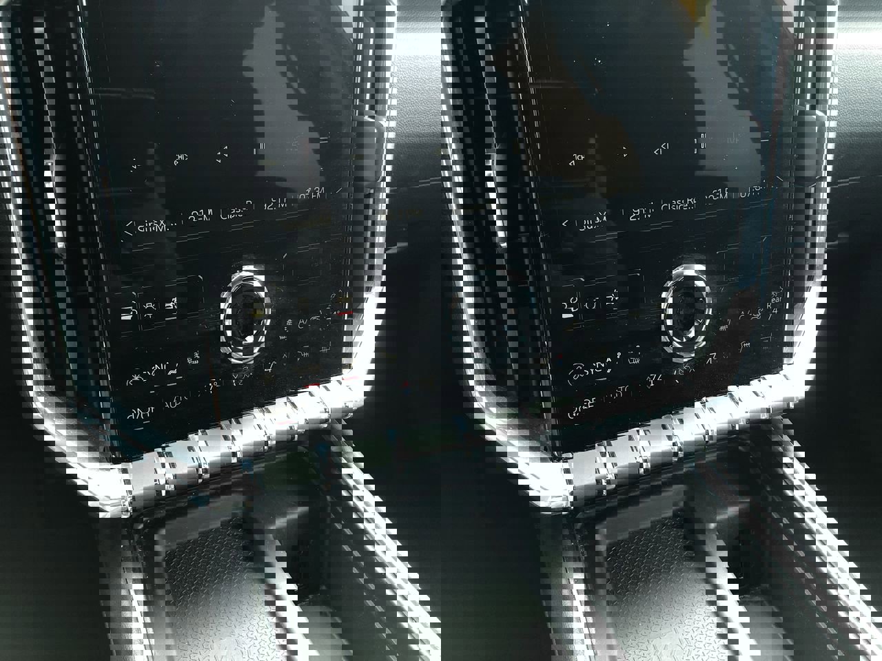 Used 2025 GMC Acadia Elevation image 24