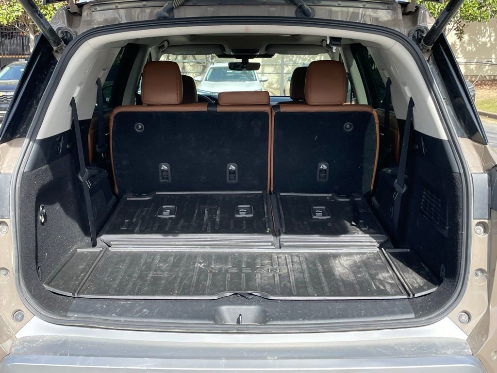 Used 2024 Nissan Pathfinder Platinum w/ Cargo Package image 7