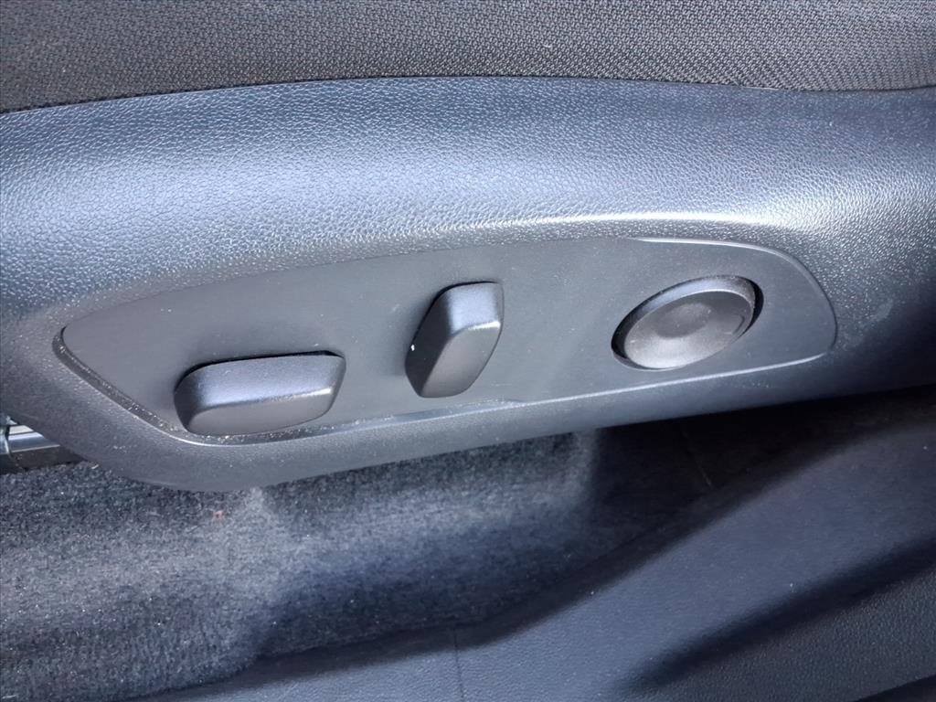 Used 2025 GMC Acadia Elevation image 10