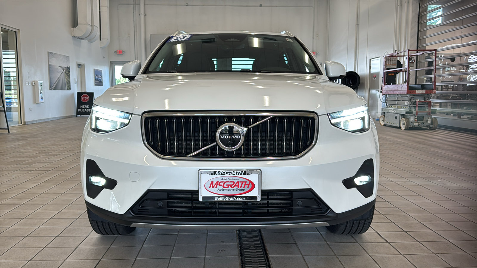 Used 2023 Volvo XC40 B5 Ultimate w/ Protection Package Premier AWD/4WD image 10
