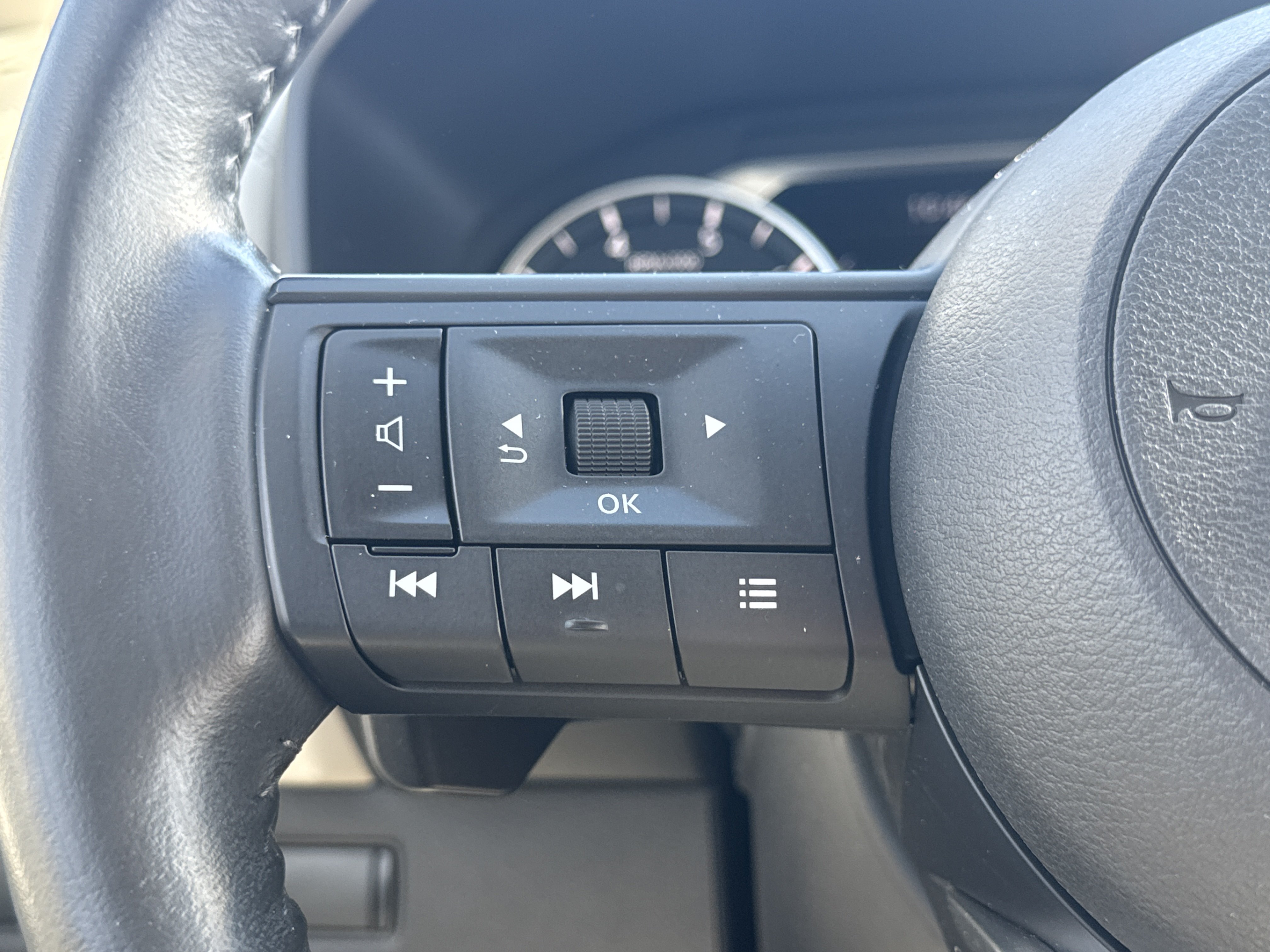 Used 2024 Nissan Rogue SV w/ SV Premium Package AWD/4WD image 5