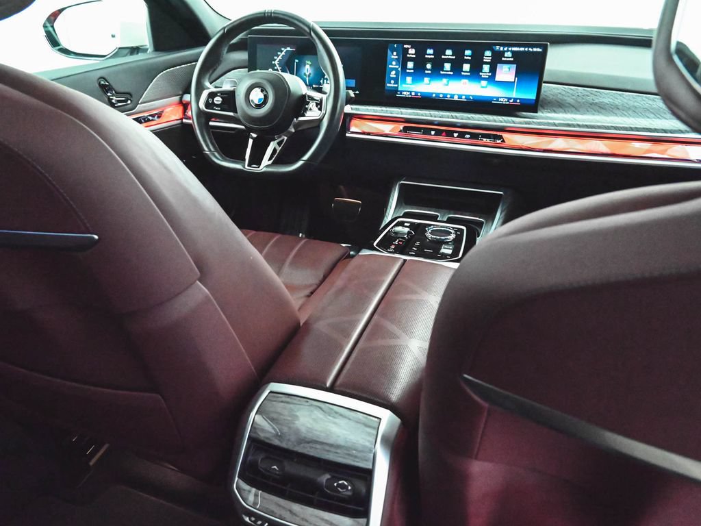 Used 2025 BMW 760i xDrive w/ Premium Package AWD/4WD image 38