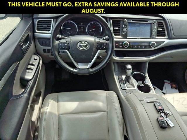 Used 2014 Toyota Highlander XLE FWD image 12