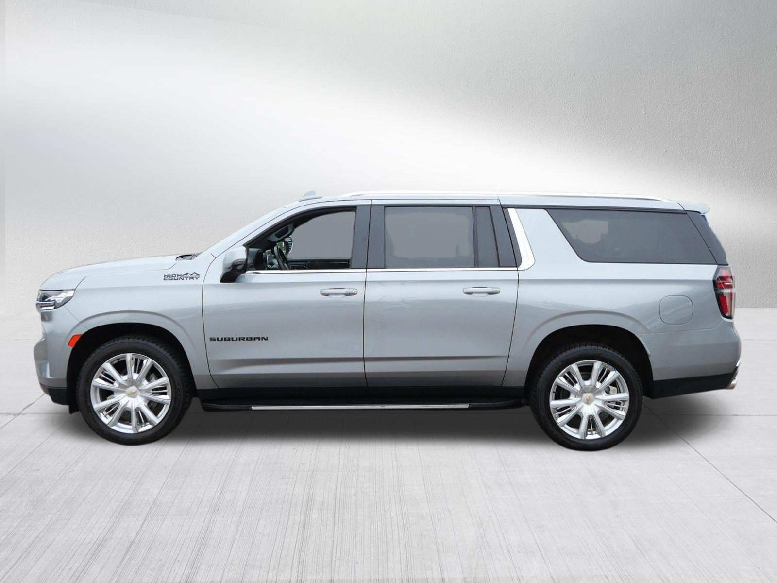 Used 2024 Chevrolet Suburban High Country w/ Max Trailering Package AWD/4WD image 4