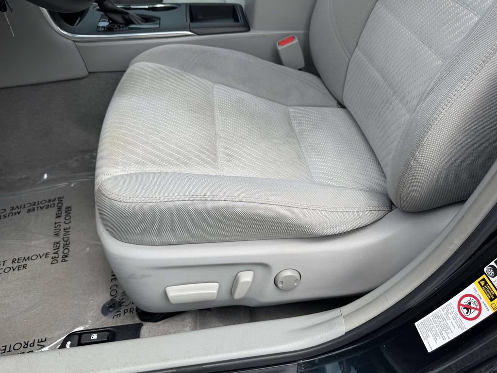 Used 2015 Toyota Camry LE FWD image 17