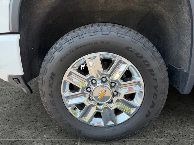 Used 2024 Chevrolet Silverado 2500 High Country w/ High Country Premium Package AWD/4WD image 14