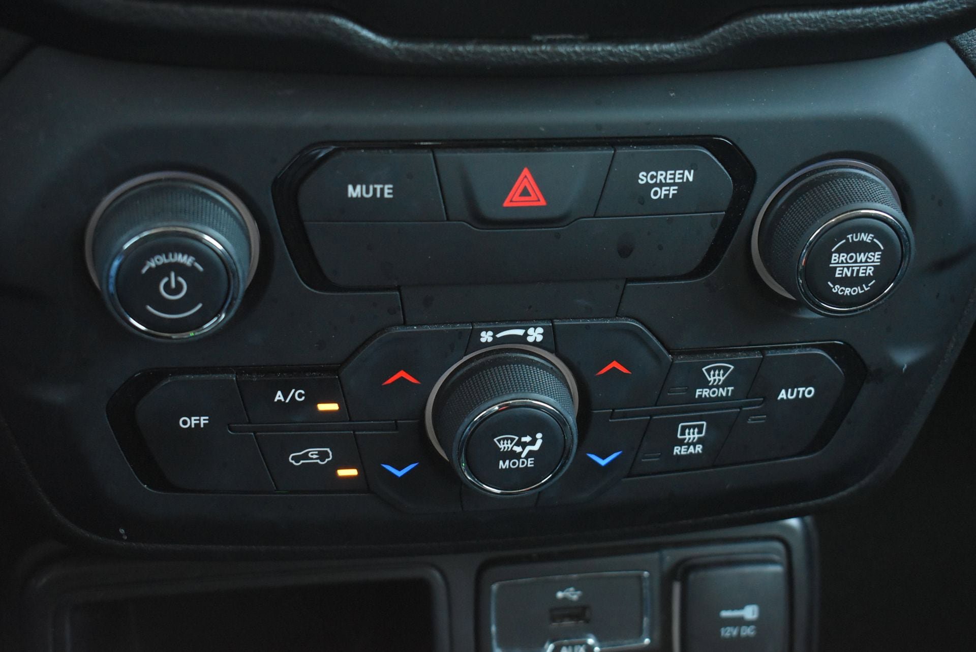Used 2019 Jeep Renegade Latitude FWD image 29