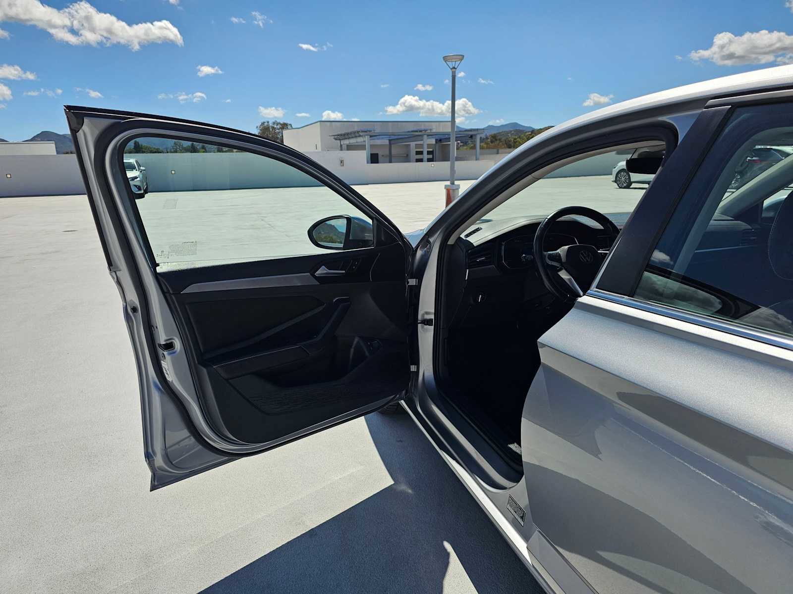 Used 2024 Volkswagen Jetta SE FWD image 19