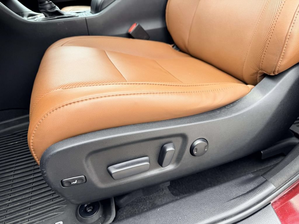 Used 2018 Toyota Highlander Limited Platinum AWD/4WD image 19