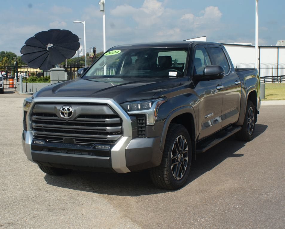 Used 2024 Toyota Tundra Limited AWD/4WD image 25