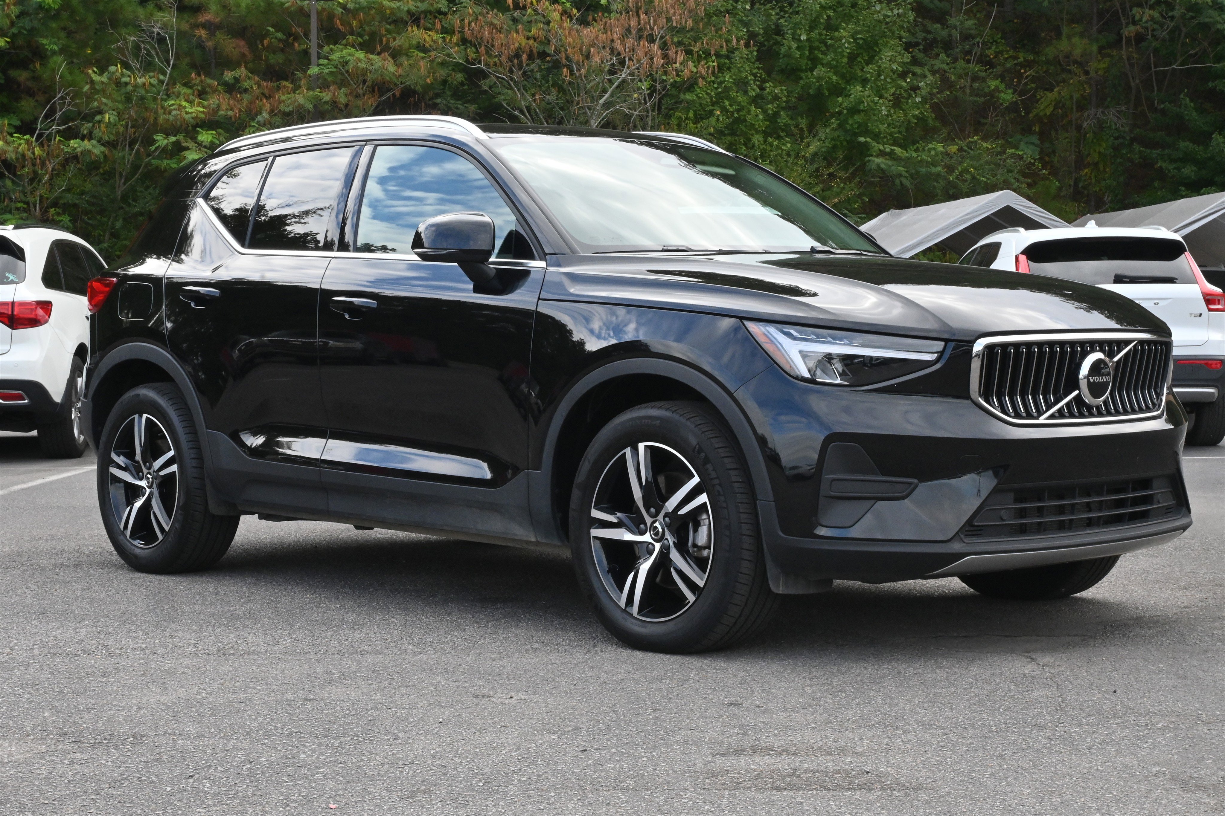 Used 2025 Volvo XC40 B5 Core image 11