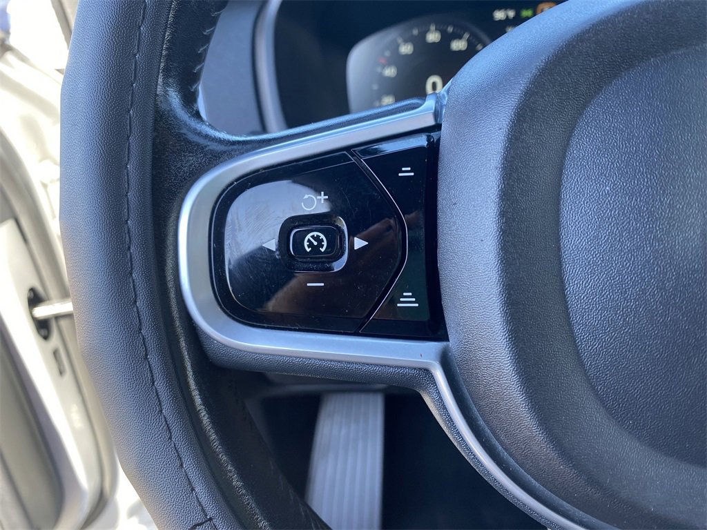 Used 2018 Volvo XC90 T6 Momentum w/ Convenience Package image 28