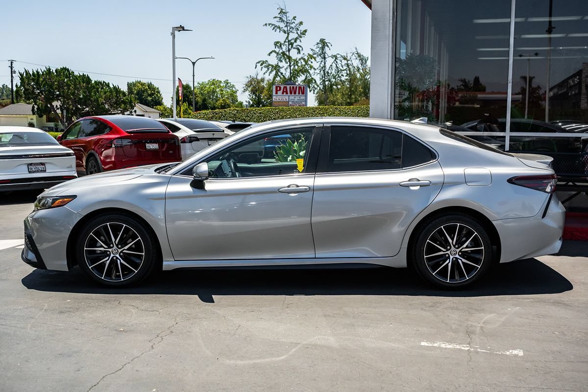Used 2022 Toyota Camry SE w/ Convenience Package FWD image 5