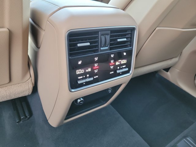 Used 2019 Porsche Cayenne AWD/4WD image 18