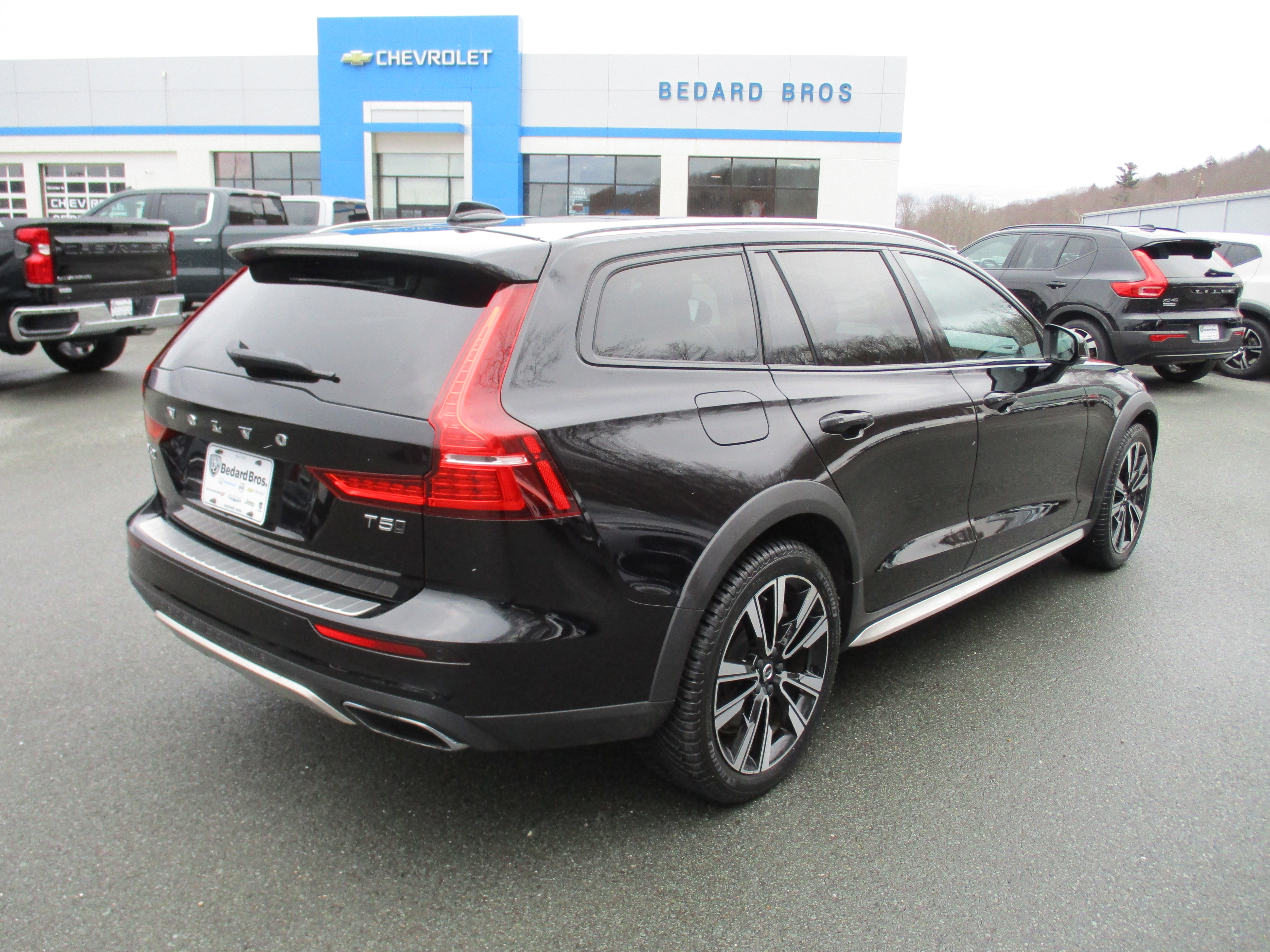 Used 2020 Volvo V60 T5 Cross Country image 5