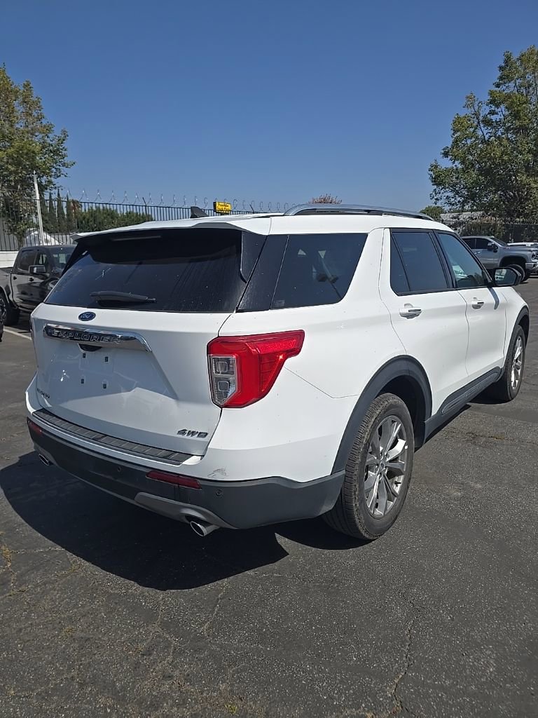 Used 2023 Ford Explorer Limited AWD/4WD image 3