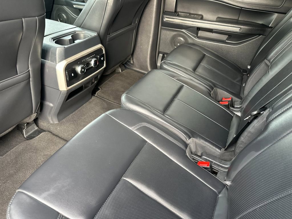 Used 2024 Ford Expedition Max XLT image 11