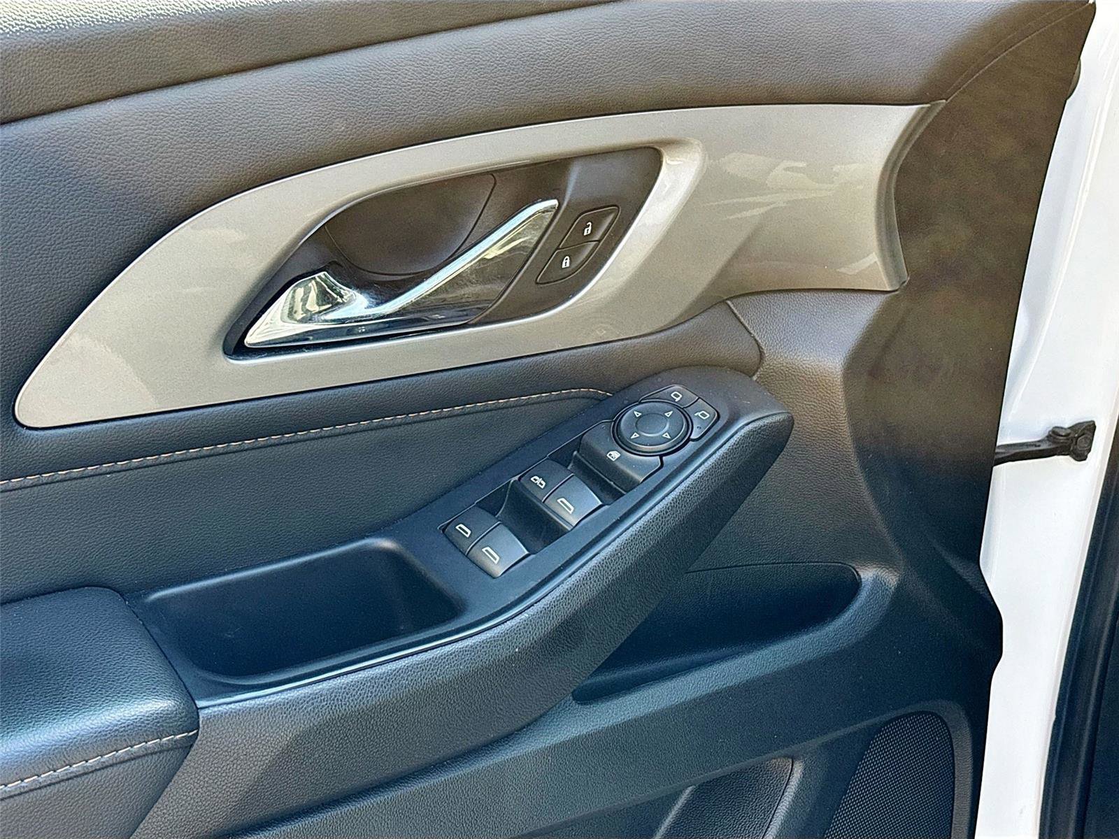 Used 2020 Chevrolet Traverse LT w/ Driver Confidence II Package image 19