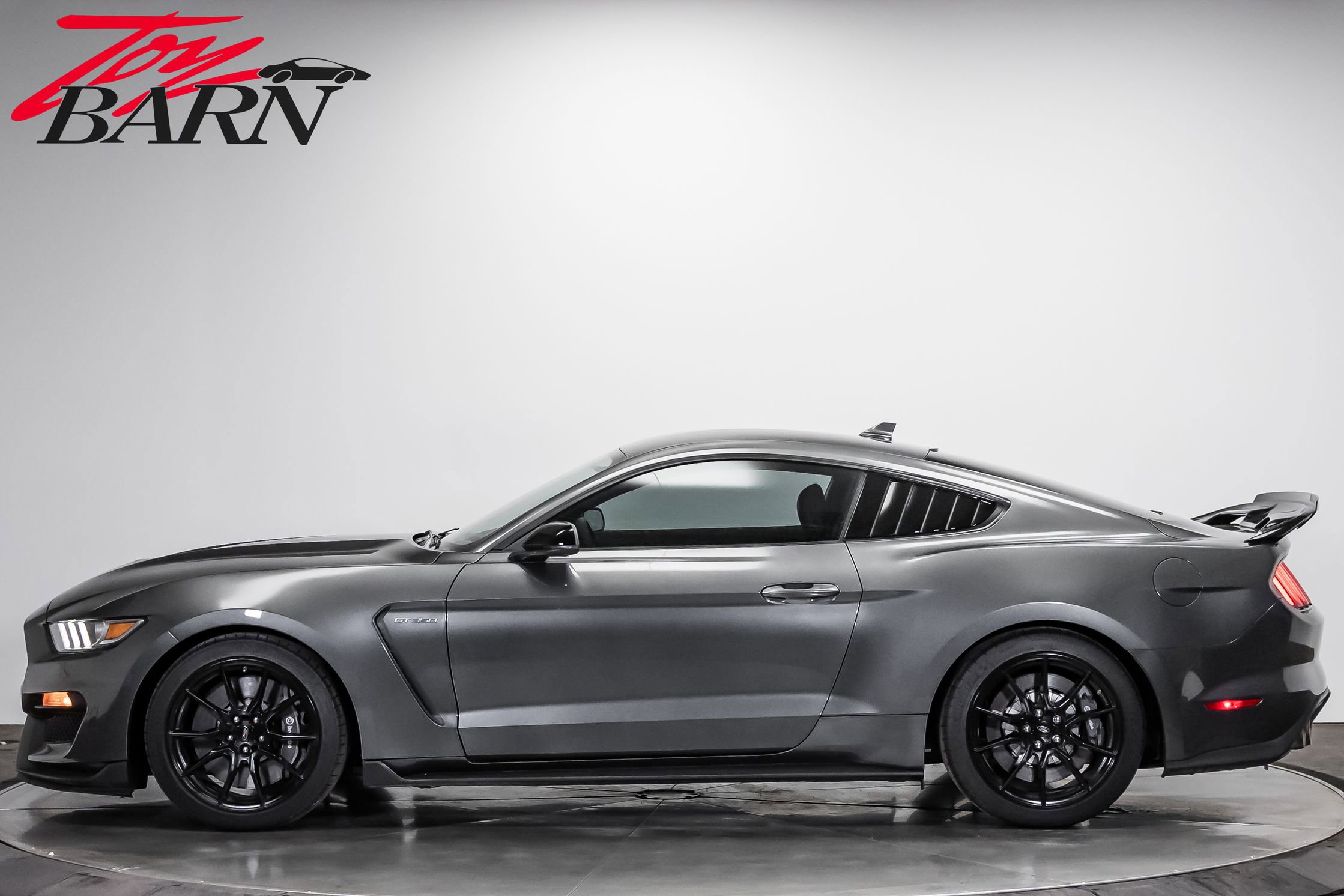 Used 2020 Ford Mustang Shelby GT350 w/ Technology Package RWD image 2