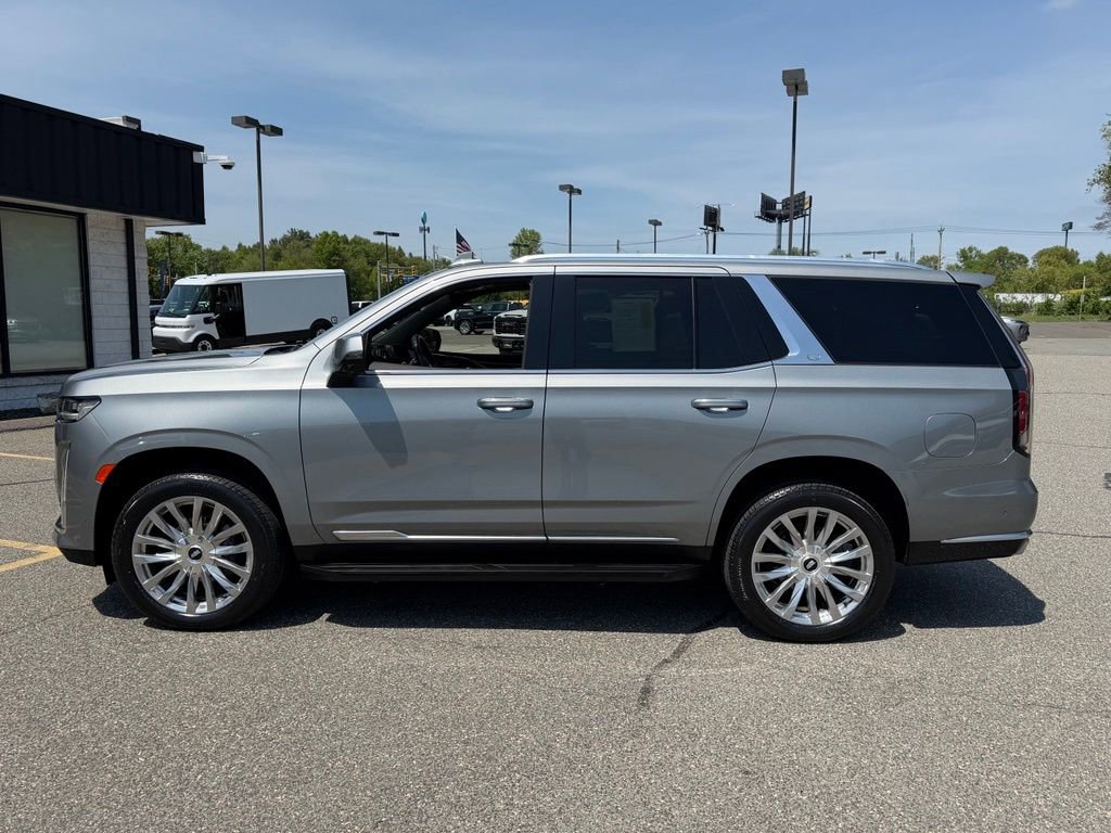 Used 2024 Cadillac Escalade Premium Luxury AWD/4WD image 3