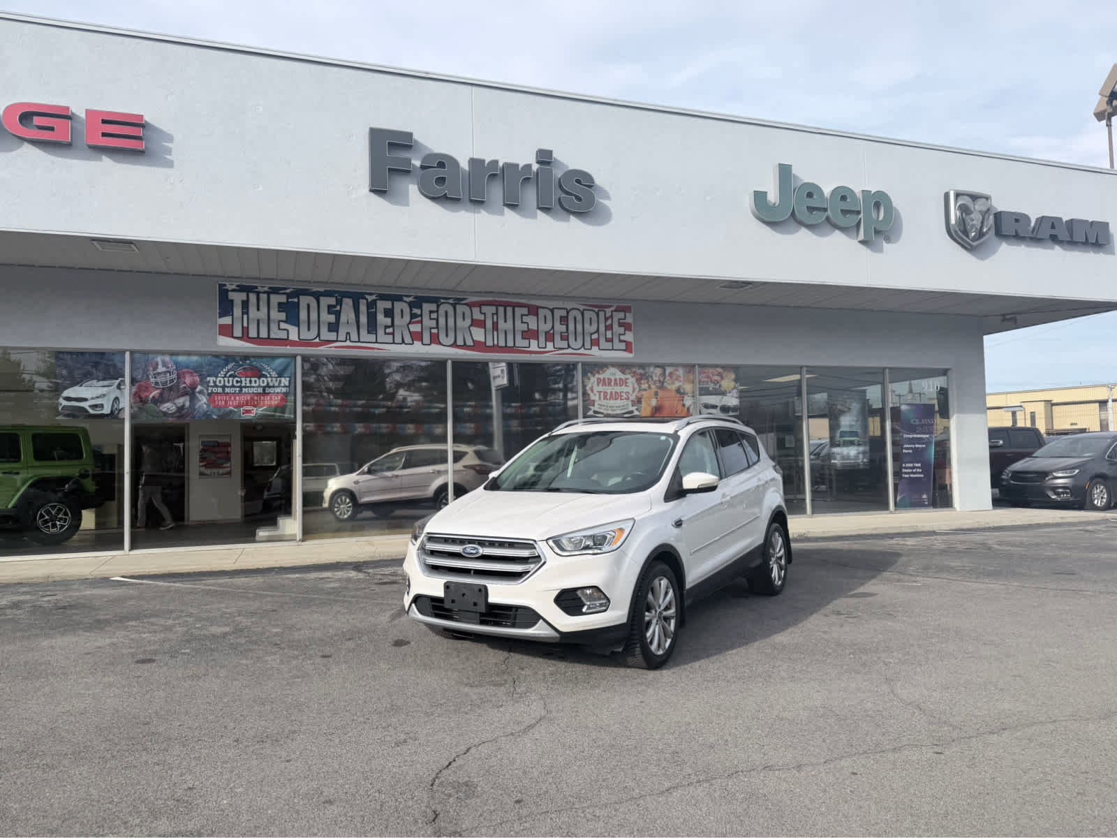 Used 2017 Ford Escape Titanium image 2