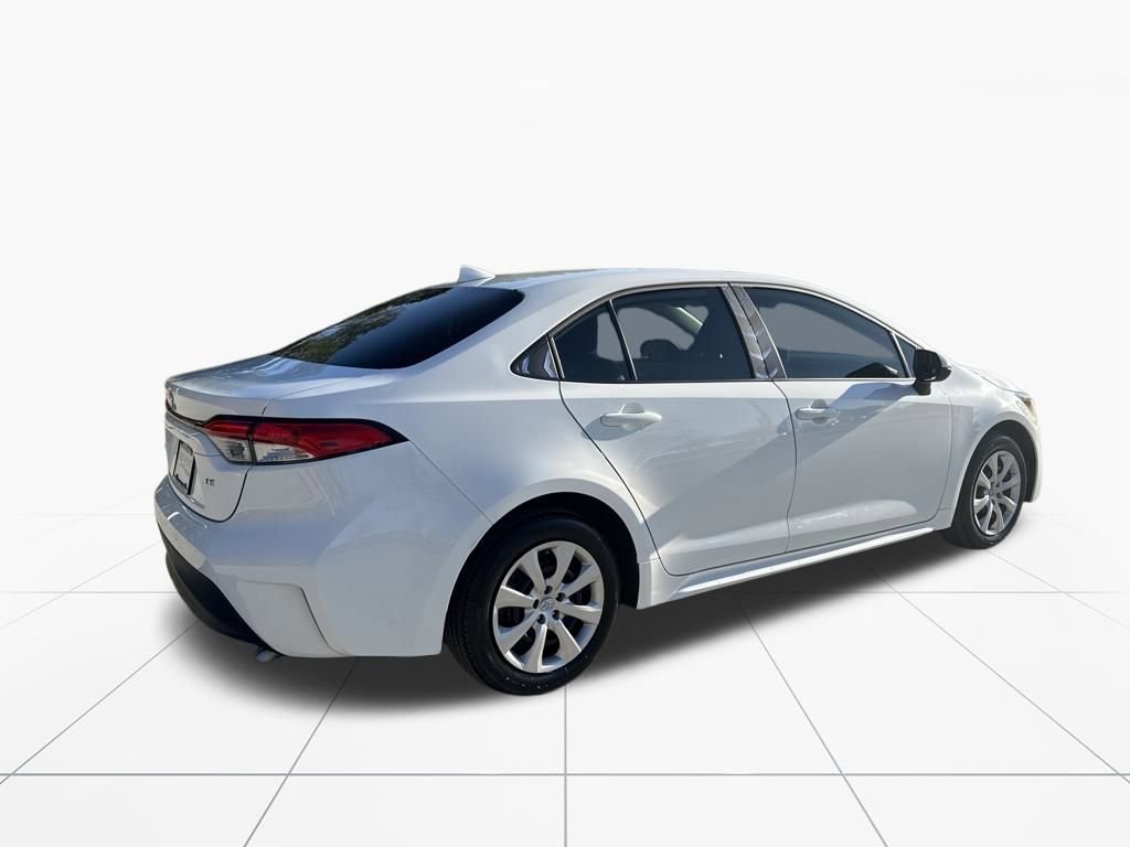 Used 2025 Toyota Corolla LE image 9