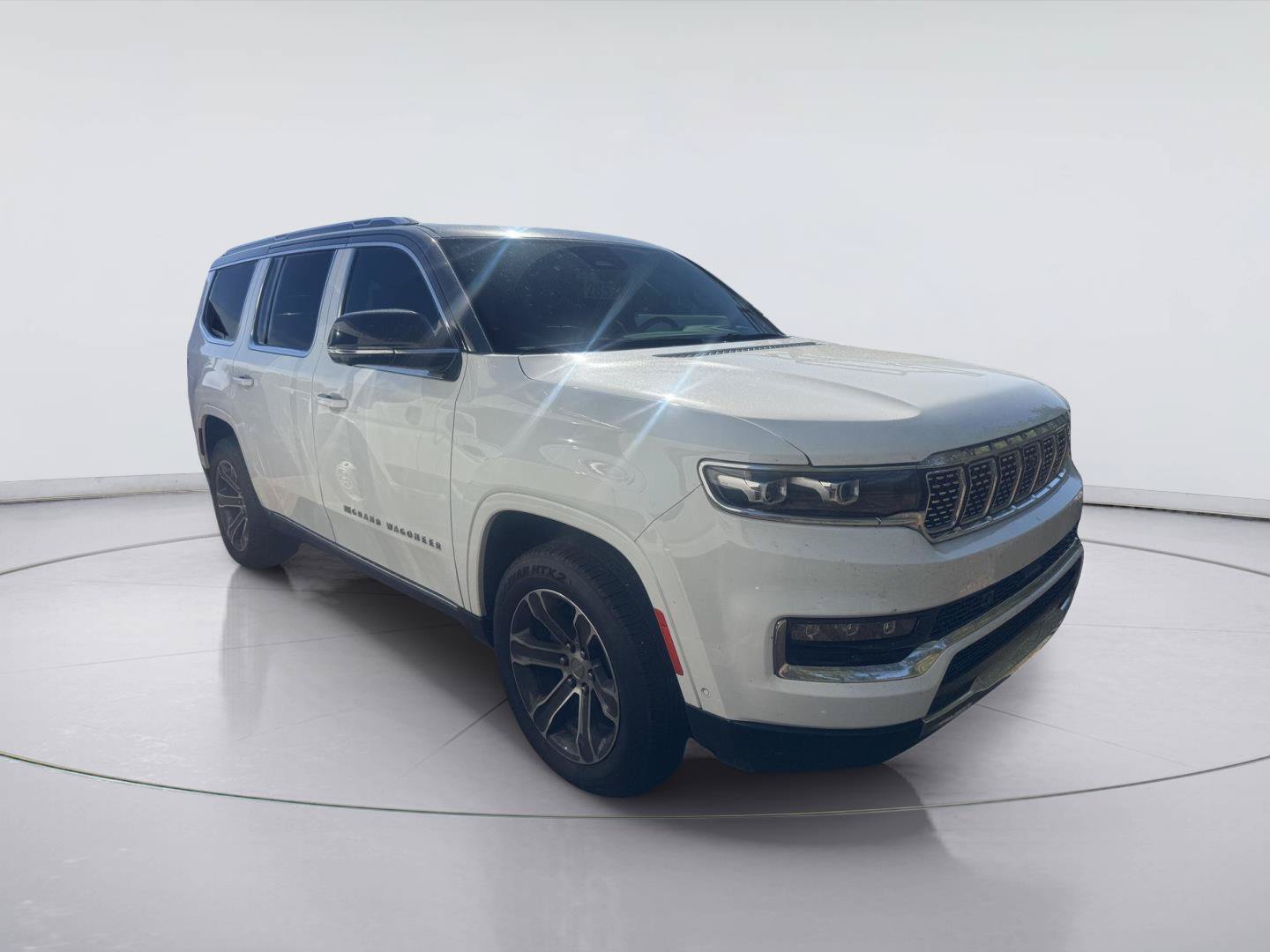 Used 2023 Jeep Grand Wagoneer 4WD image 2